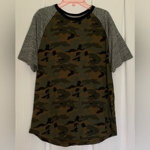 Old Navy Camo Print shirt with Light Grey sleeves Size Large